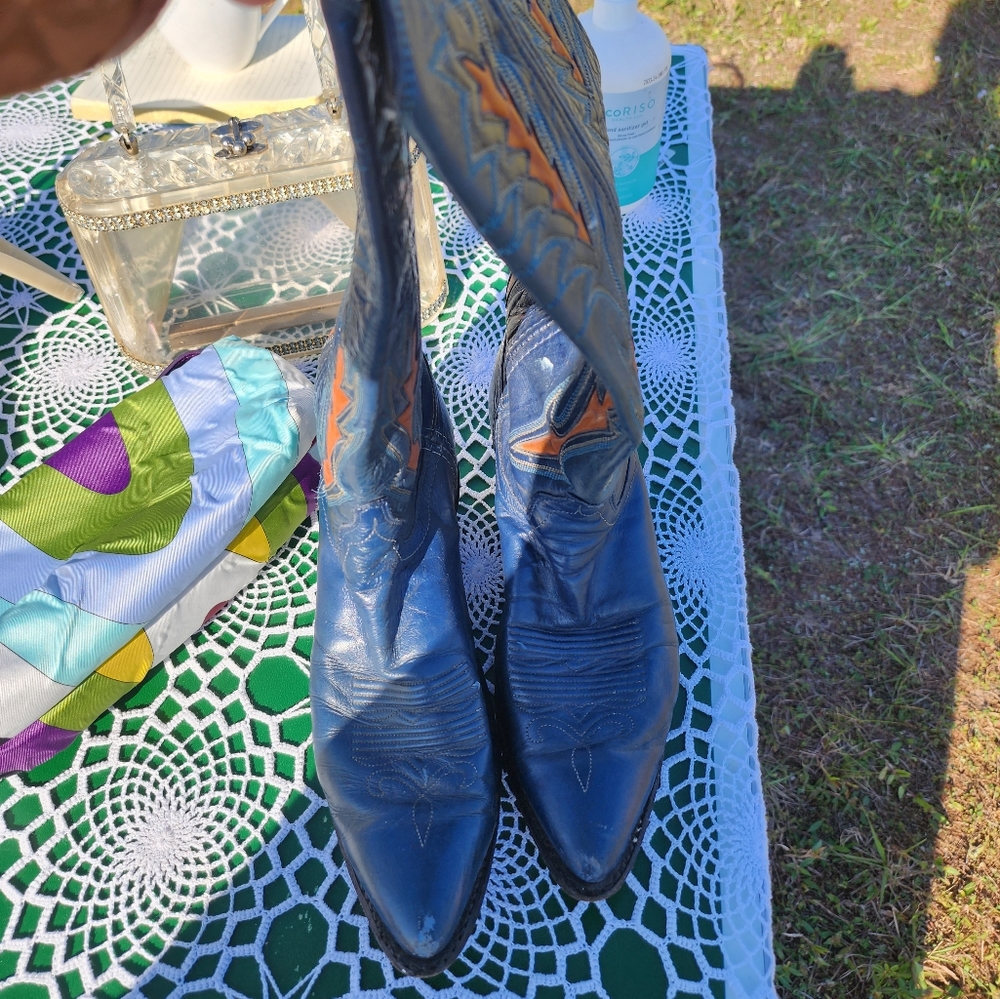 DAN POST COWBOY Boots.  Size 7. Perfect lovely gorgeous fun wear